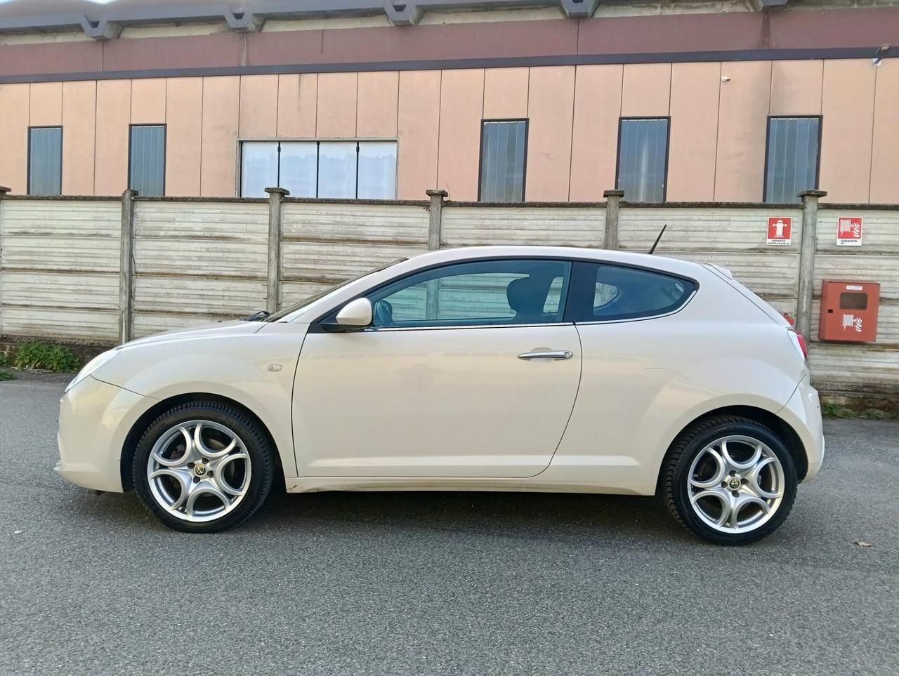 Alfa Romeo MiTo 1.6 JTDm 16V Distinctive Sport Pack