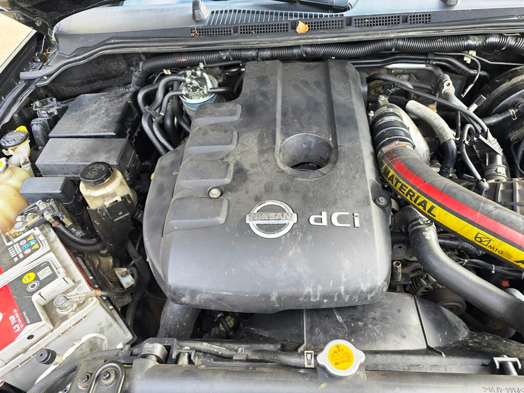 Nissan Navara 2.5 dCi 174CV "LE"