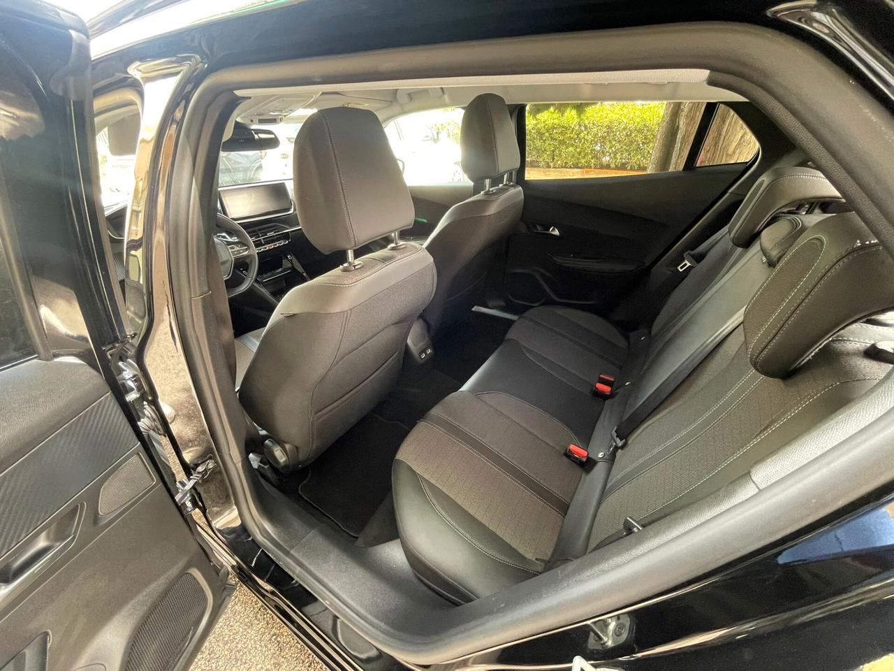 Peugeot 2008 BlueHDi 130 S&S EAT8 Allure