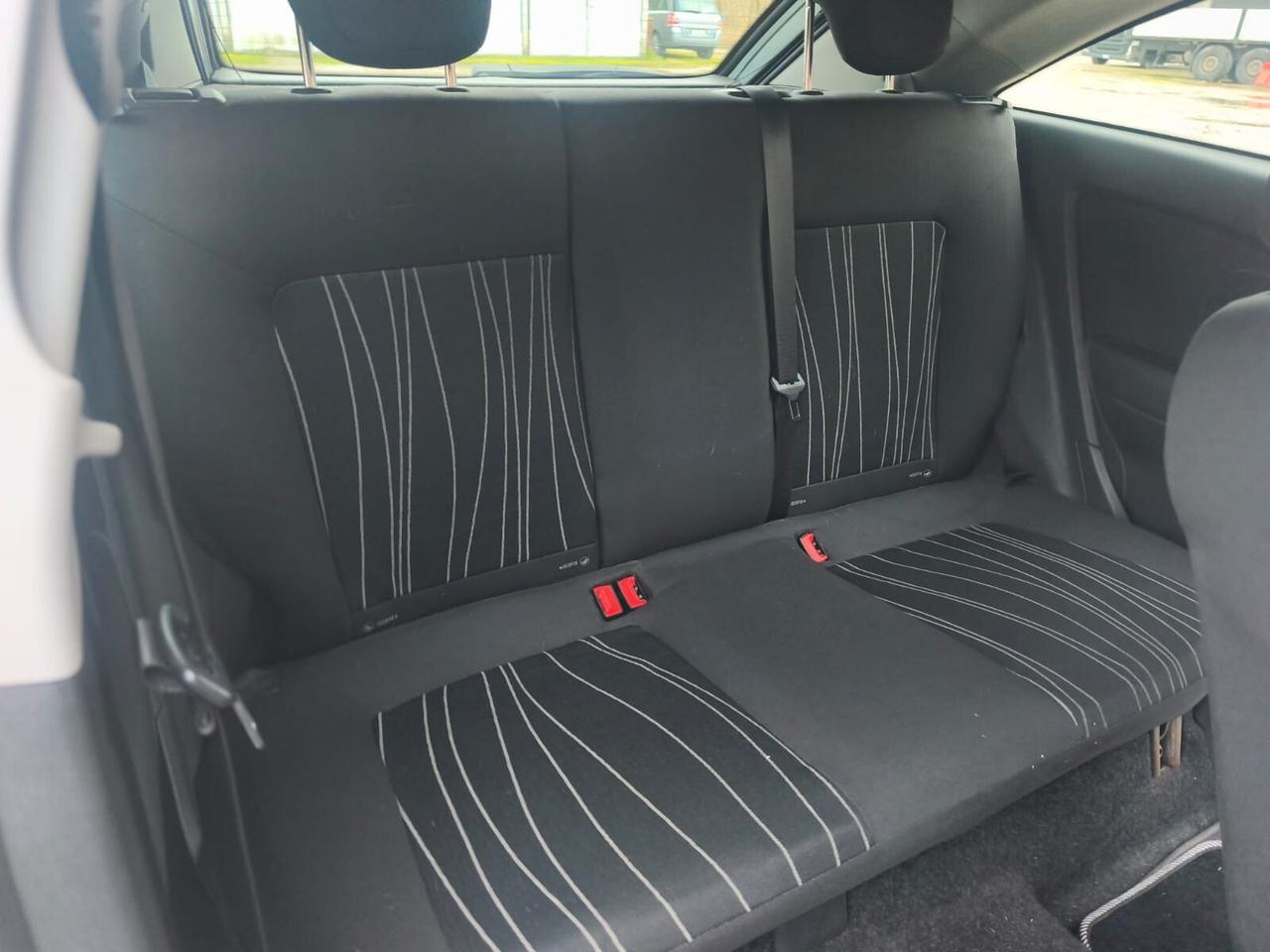 Opel Corsa 2011---1.3 Diesel Neopatentati