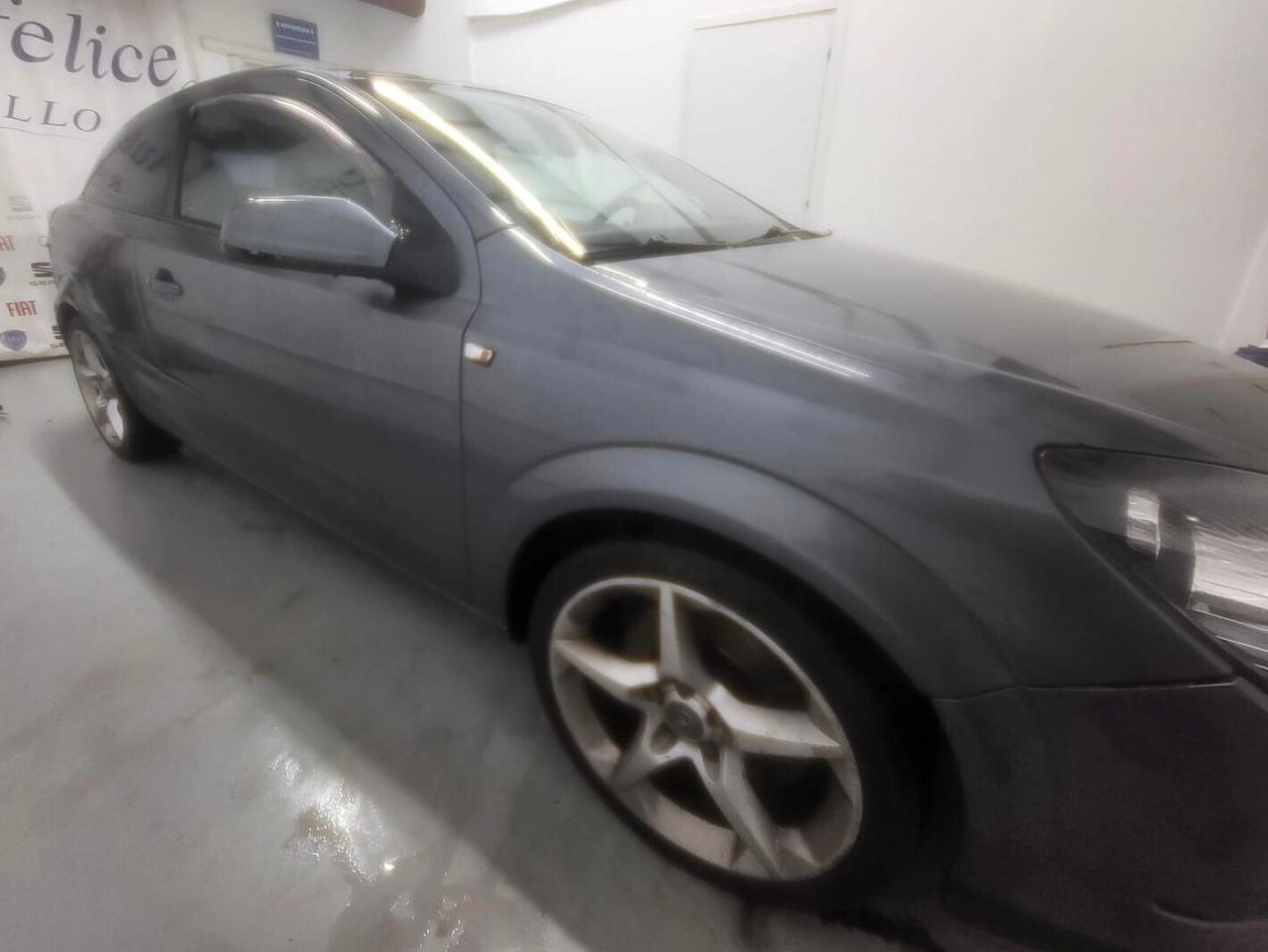 Opel Astra GTC 1.9 CDTI 120CV 3 porte Cosmo