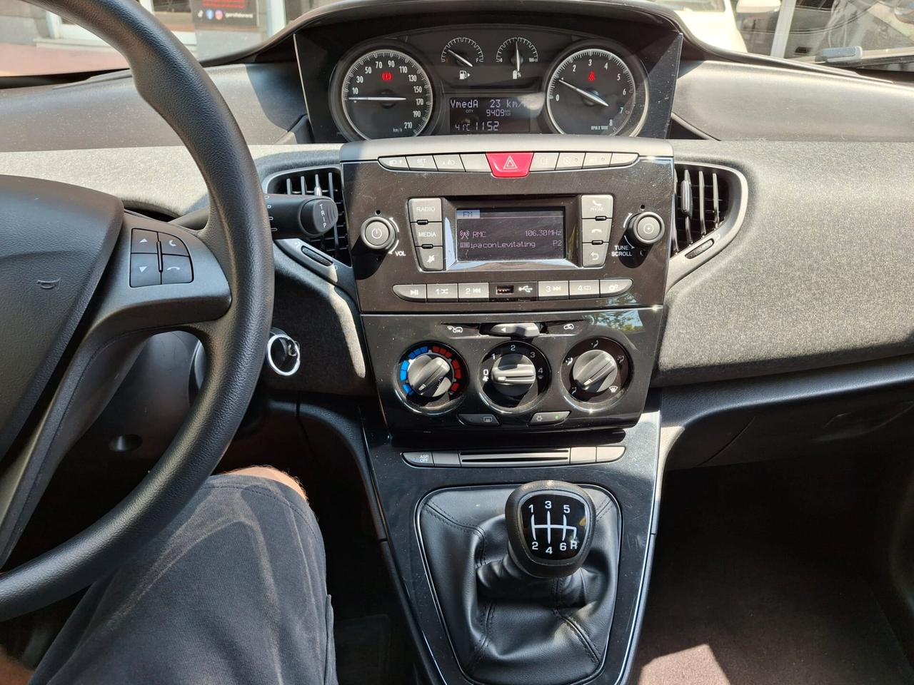 Lancia Ypsilon 1.0 FireFly 5 porte S&S Hybrid Ecochic Silver