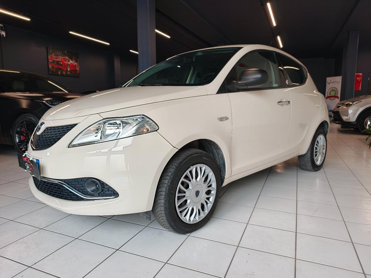 Lancia Ypsilon 0.9 TwinAir 85 CV 5 porte Metano Ecochic Gold