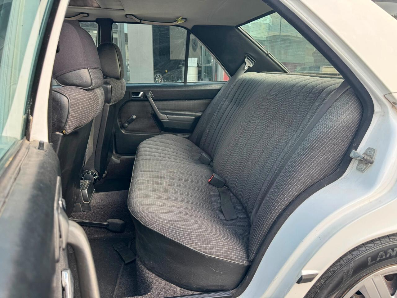 Mercedes 190D 2.5 asi