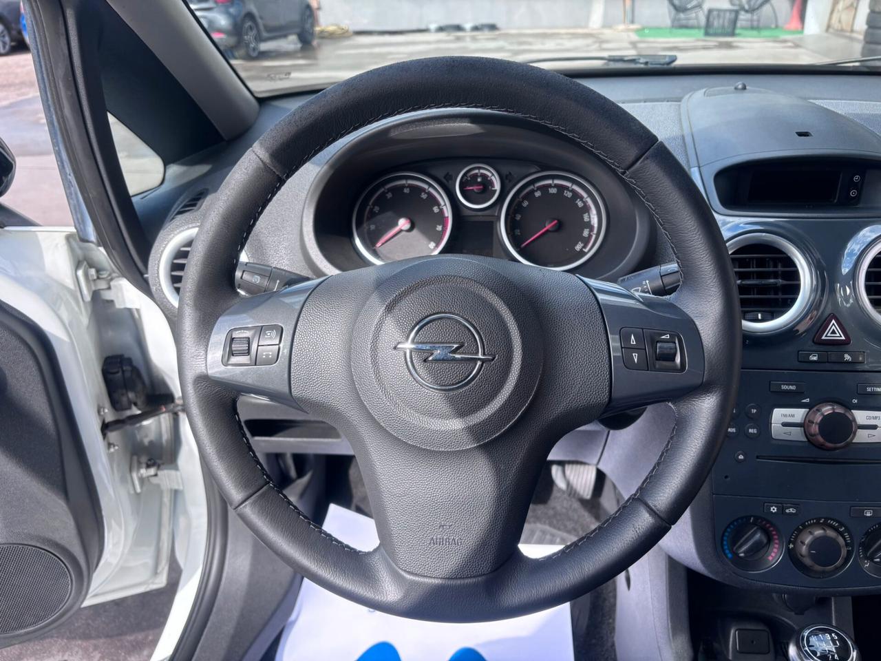 Opel Corsa 1.2 5 porte Cosmo