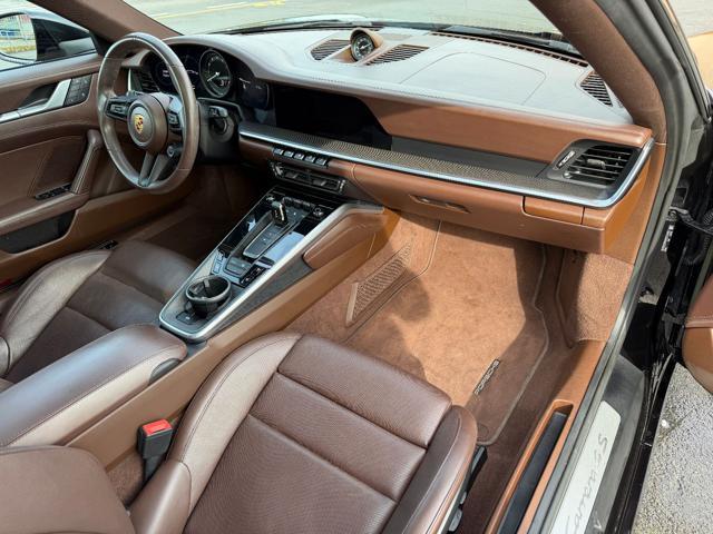 PORSCHE 911 Carrera 4S