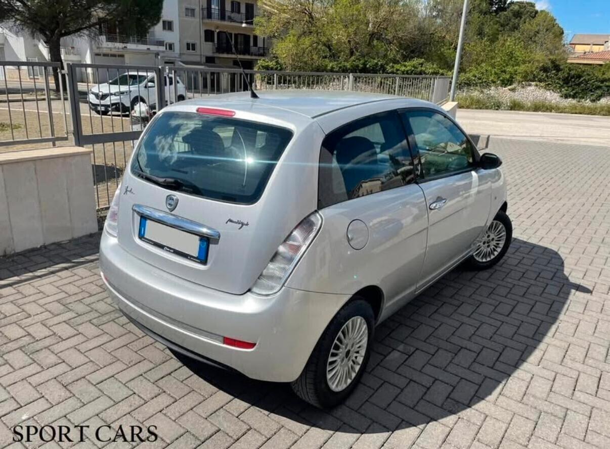 Lancia Ypsilon 1.3 MJT 75 CV Oro Giallo
