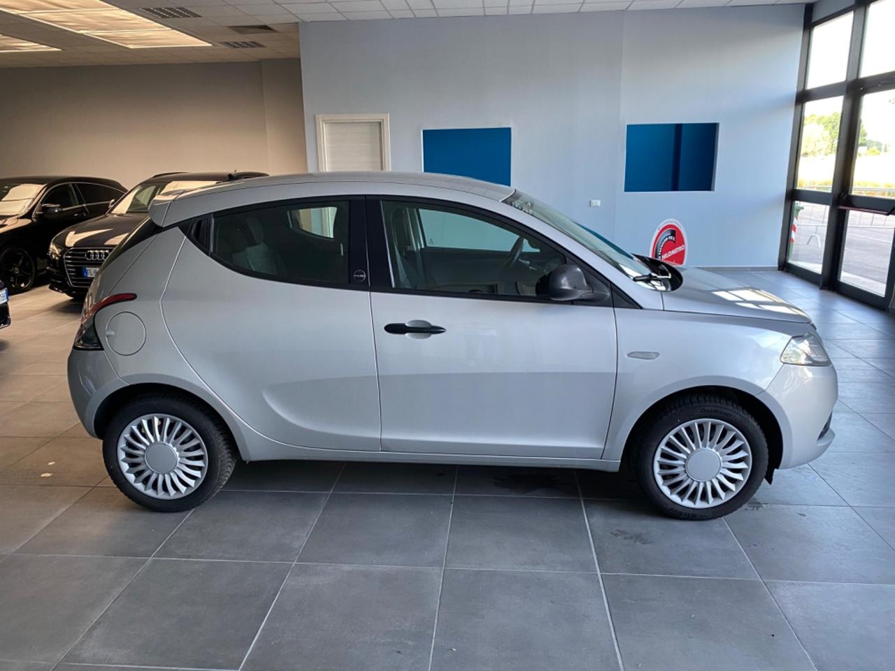 Lancia Ypsilon 1.2 69 CV SI NEOPATENTATI 5 porte GPL Ecochic Monogram