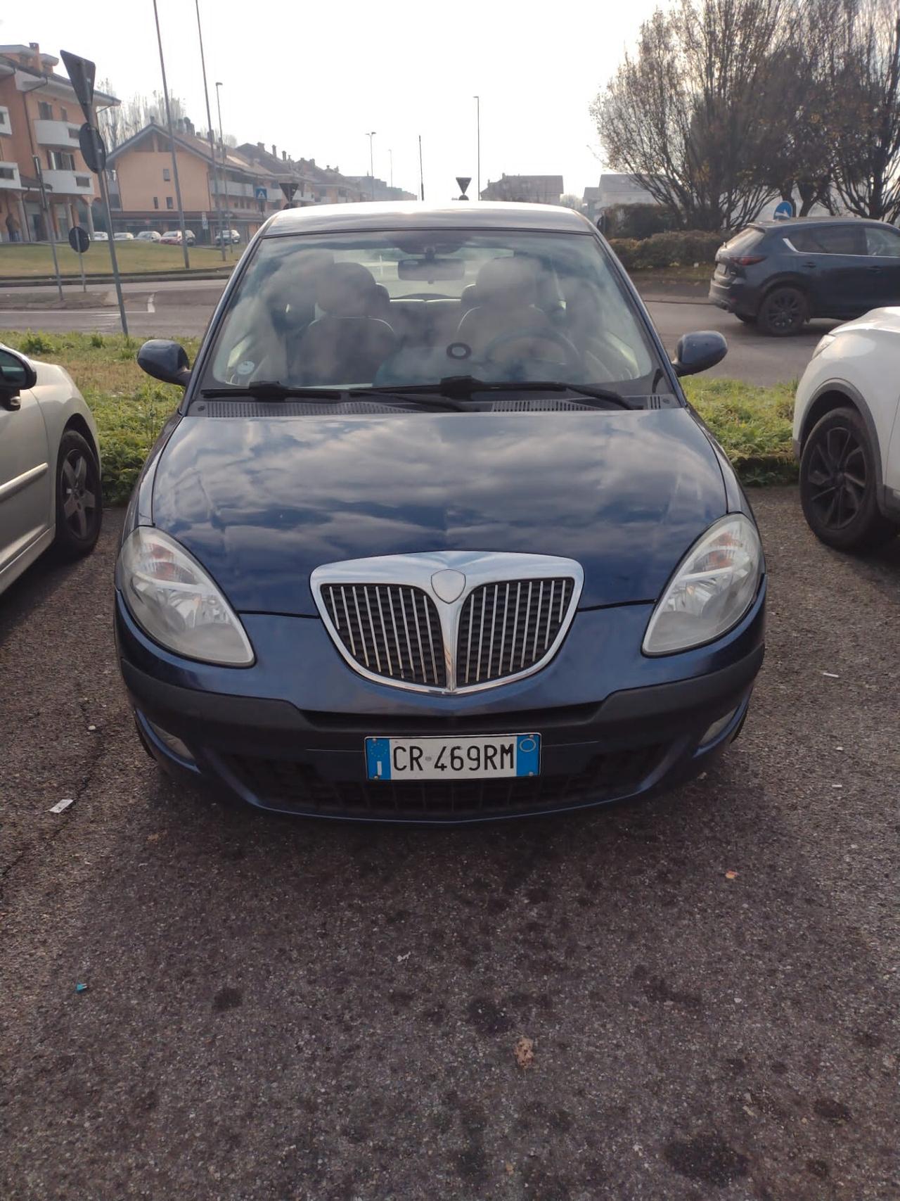 Lancia Ypsilon 1.2 16V Platino