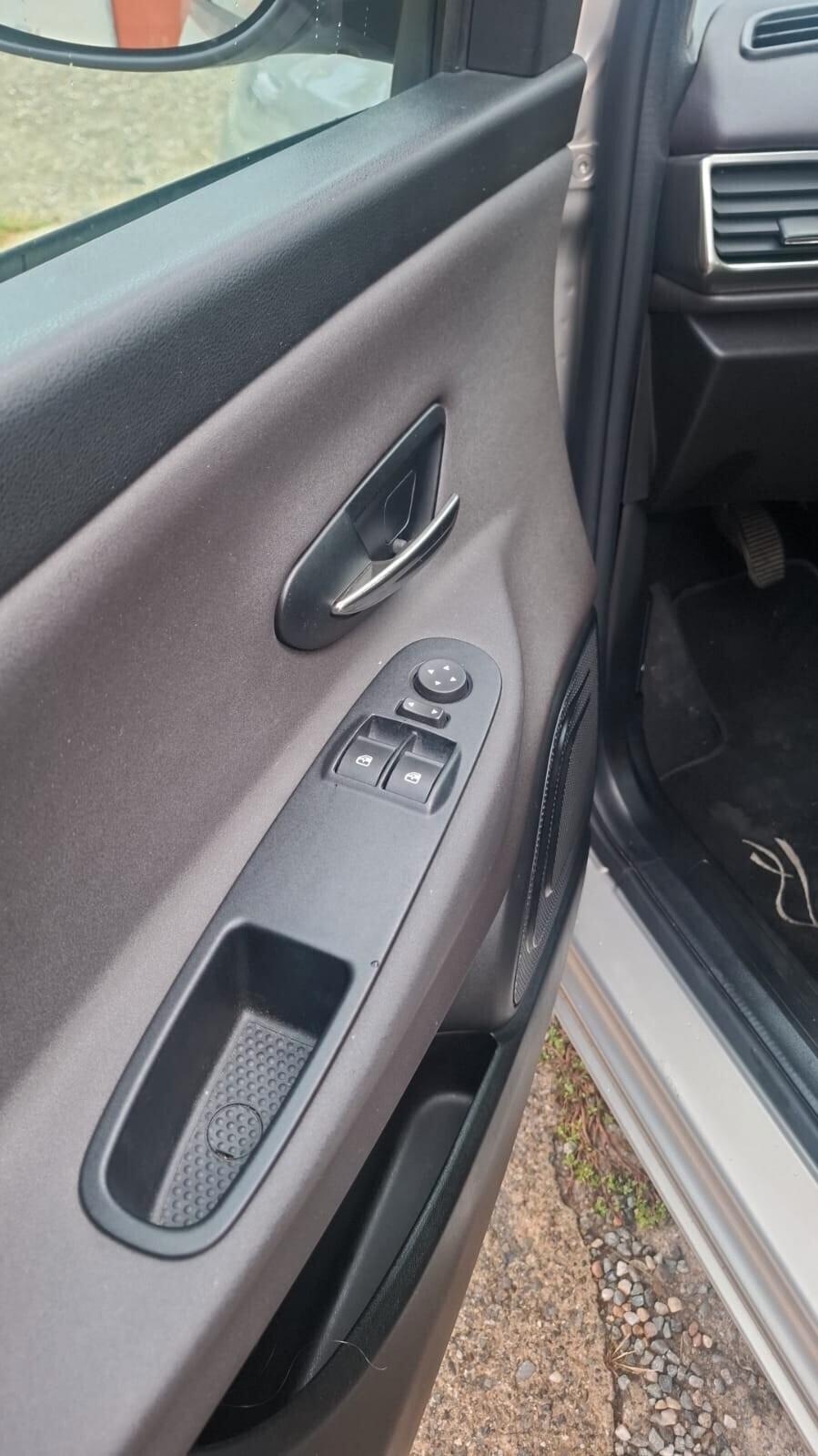 Lancia Ypsilon 85 CV 5 porte Metano Ecochic Gold