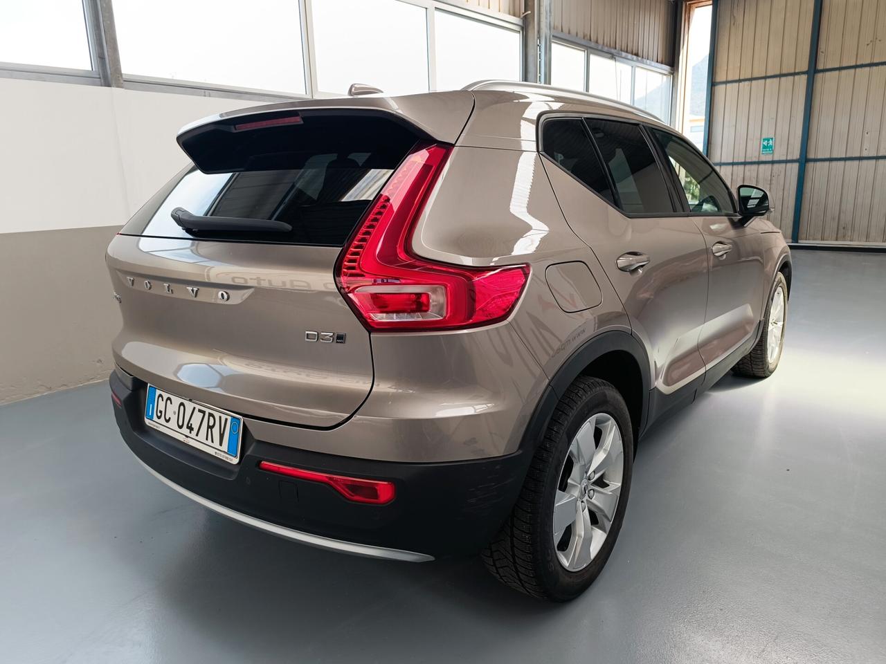 Volvo XC40 D3 AWD Geartronic Momentum Pro