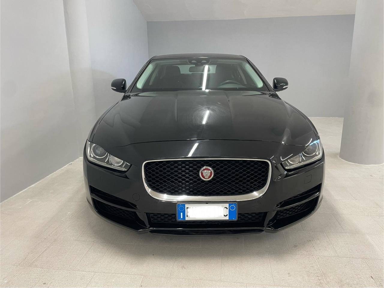 Jaguar XE 2.0 D Turbo 180 CV AWD aut. R-Sport km 104.000