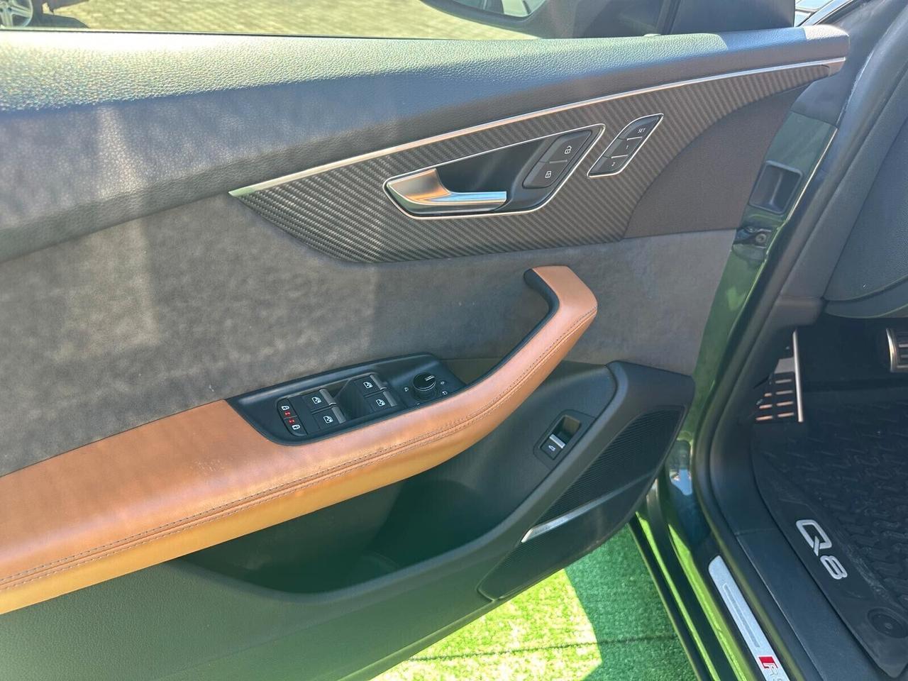 Audi Q8 RS TFSI V8 quattro tiptronic