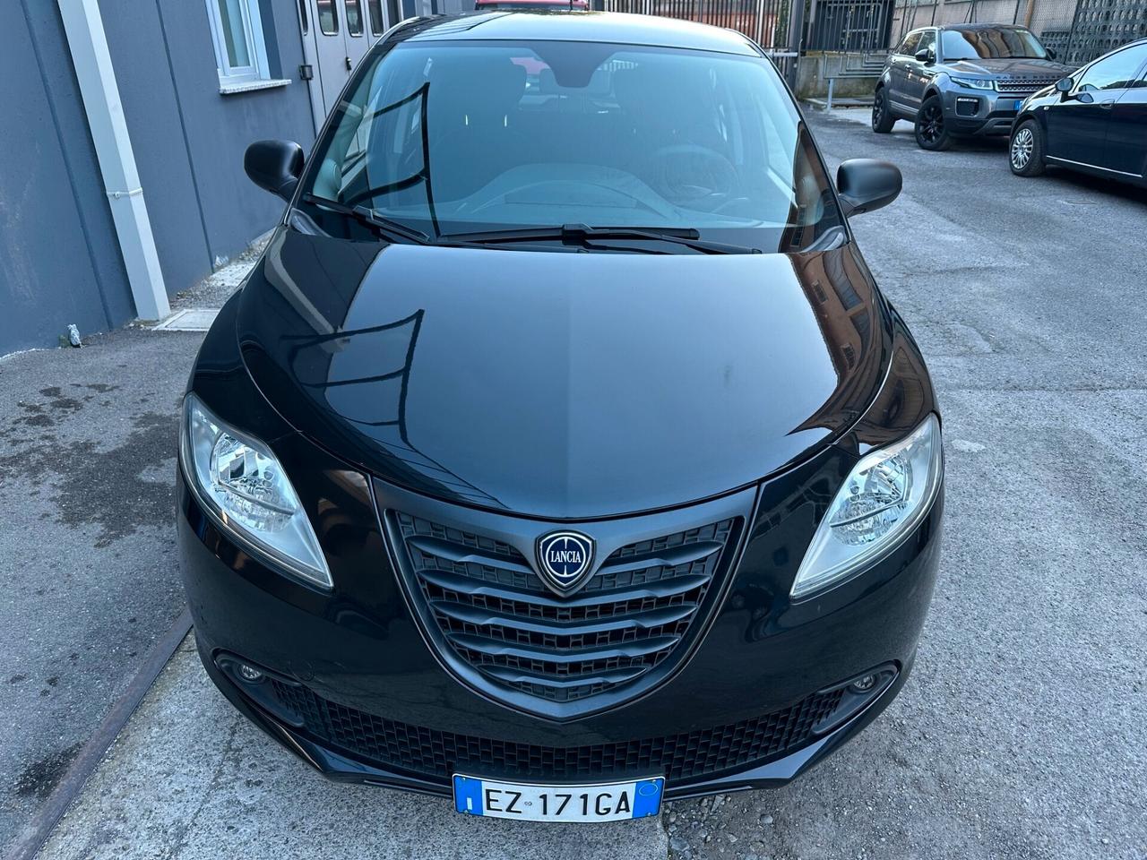 Lancia Ypsilon 0.9 TwinAir 85 CV 5 porte S&S DFN S Momodesign