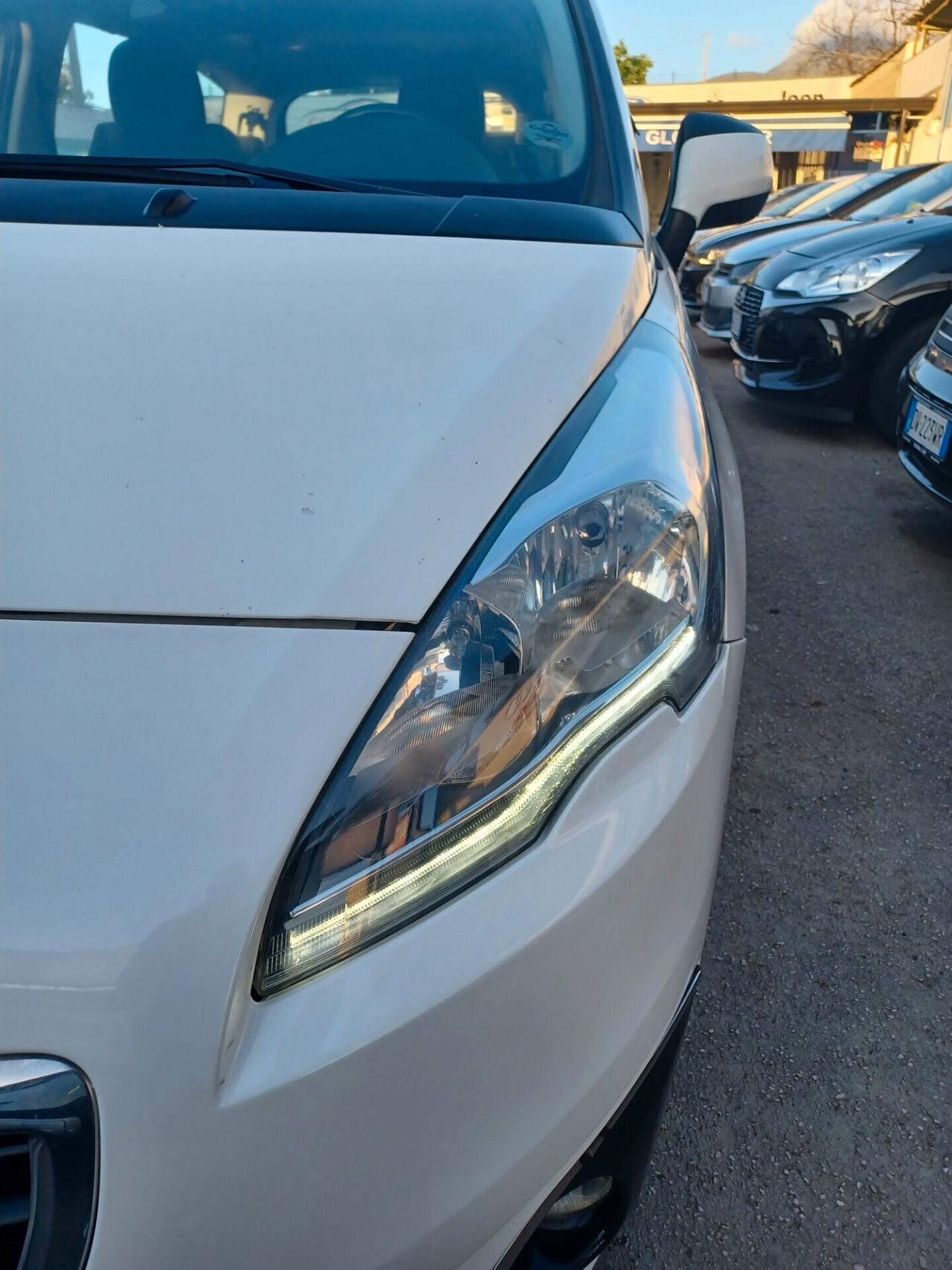 Peugeot 5008 1.6 HDi 115CV Allure 7 POSTI