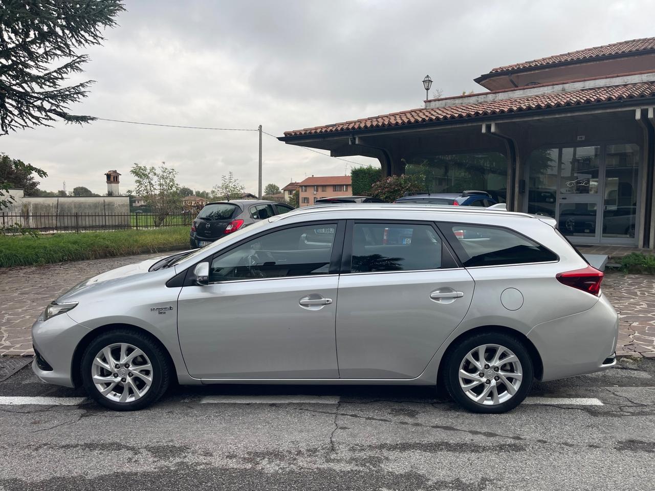 Toyota Auris Touring Sports 1.8 Hybrid Lounge