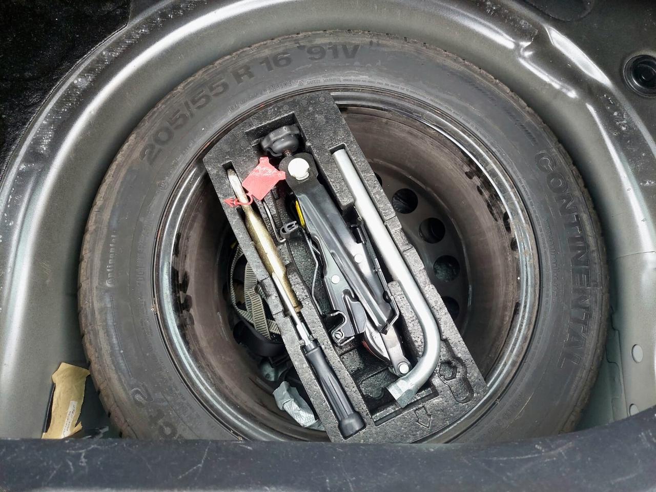 VOLKSWAGEN New Beetle 1.6 FL - 2009