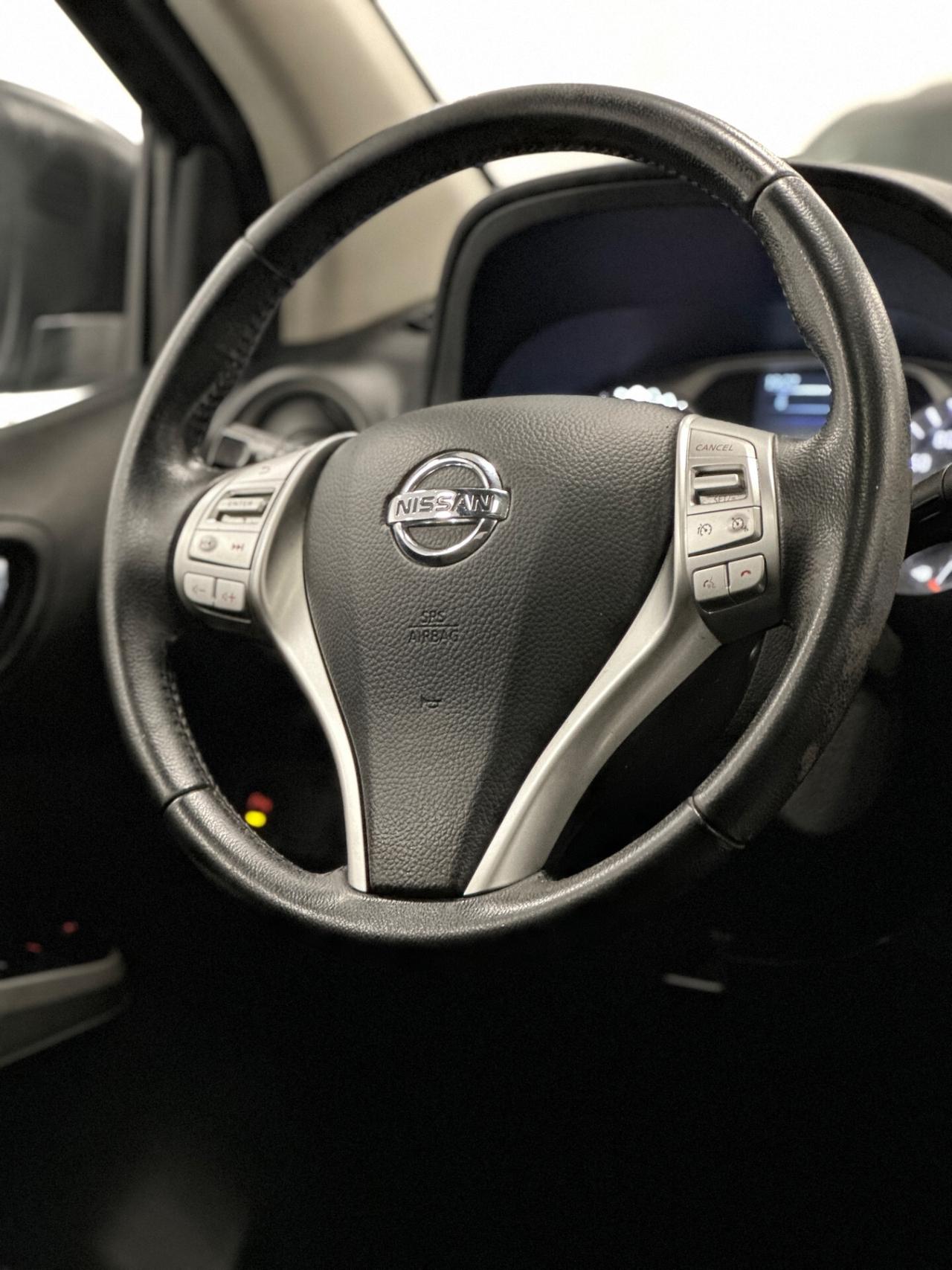 Nissan Navara 2.3 dCi 190 CV 4WD Double Cab N-Guard Aut*