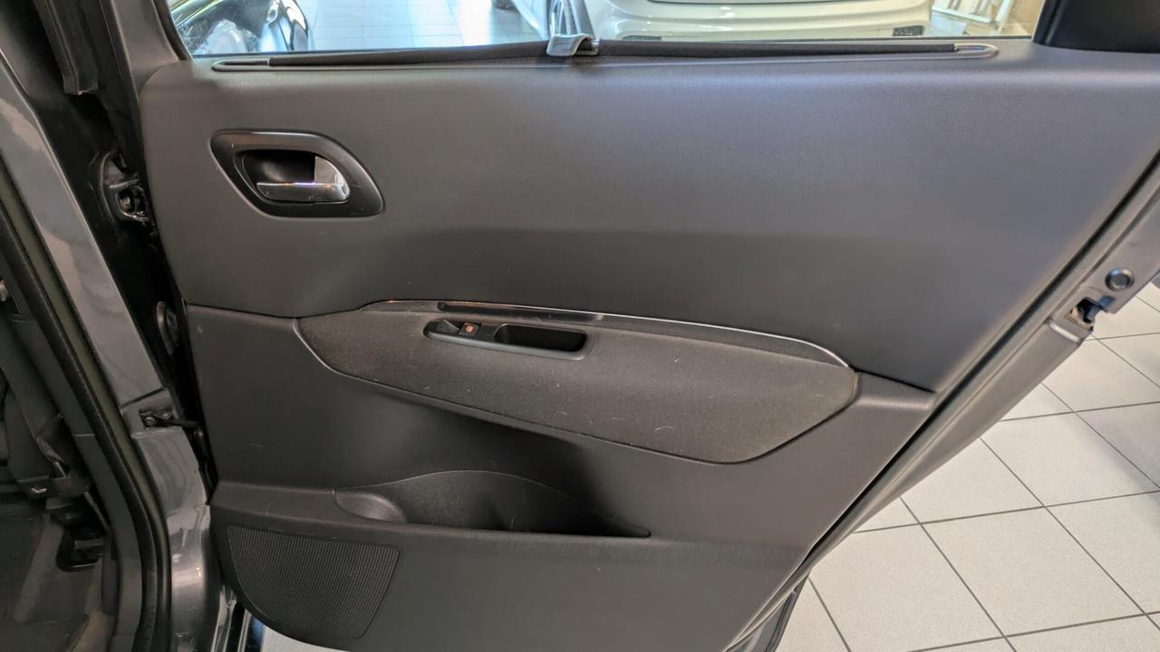 Peugeot 5008 1.6 HDi 115CV Business