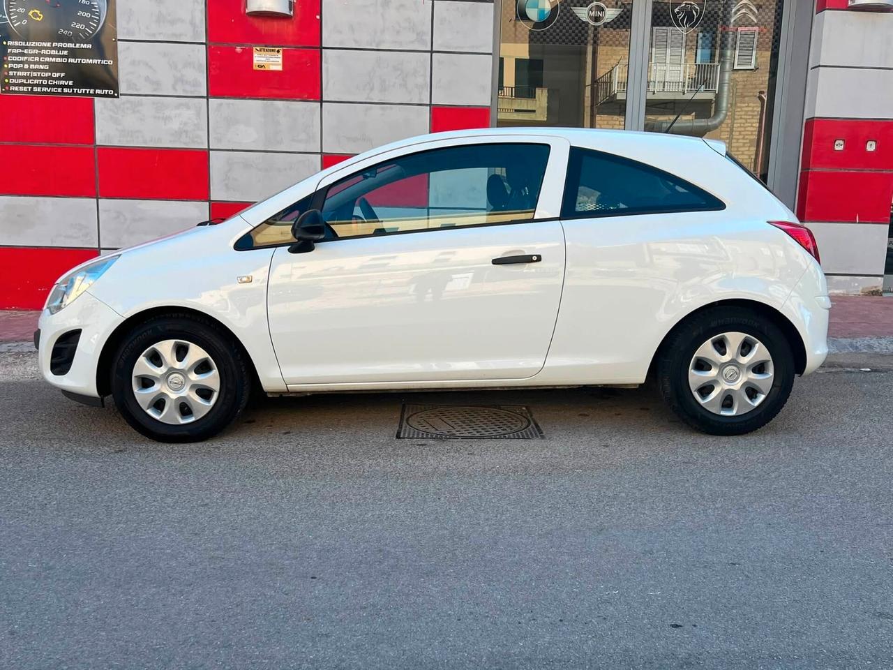 Opel Corsa 1.2 3 porte Selection
