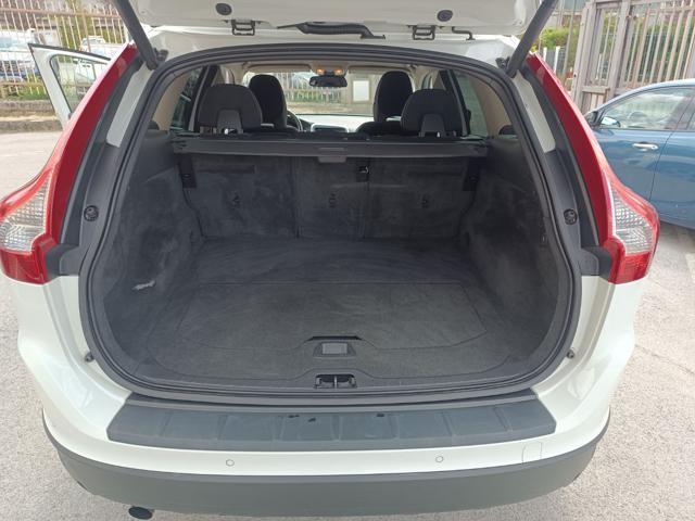 VOLVO XC60 DRIVe kINETIC 163 cv