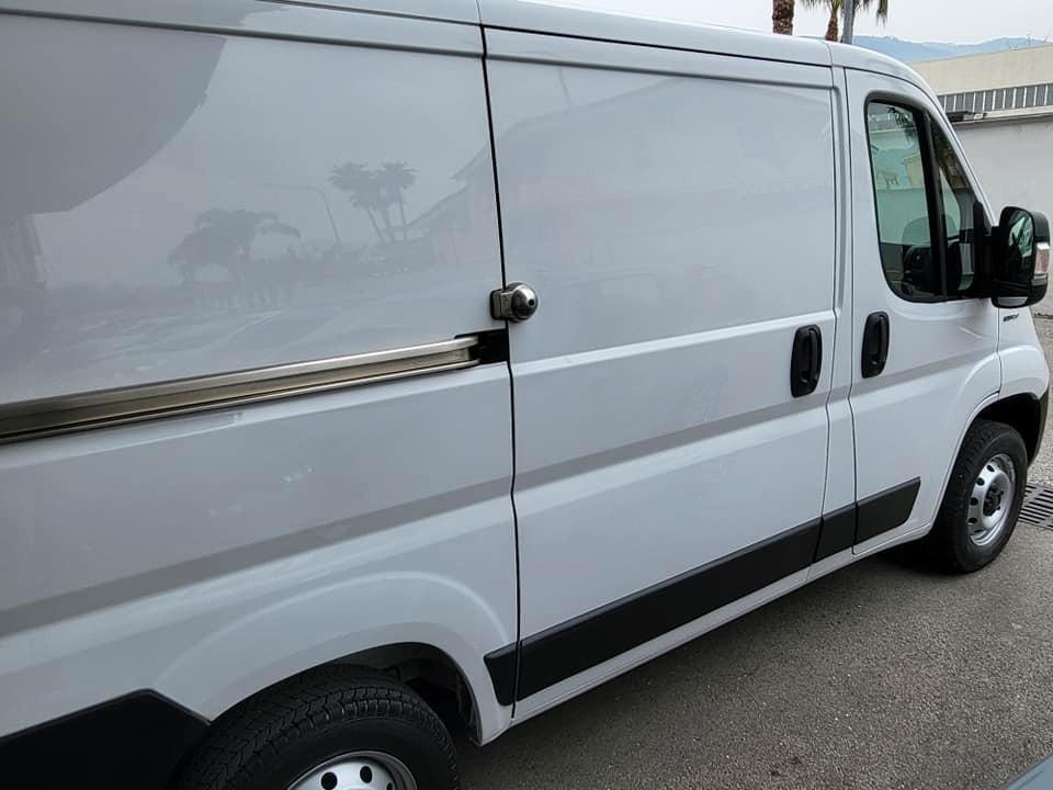 FIAT DUCATO 30 2.3 MJET 120CV AUTOCARRO CON 3 POSTI ANTERIORI ANNO 09/2020 KM 42000