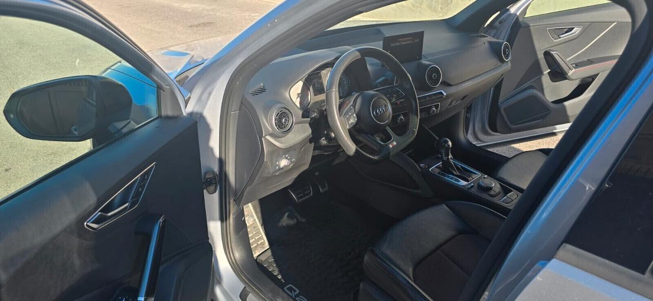 Audi Q2 SQ2 TFSI quattro S tronic sport attitude