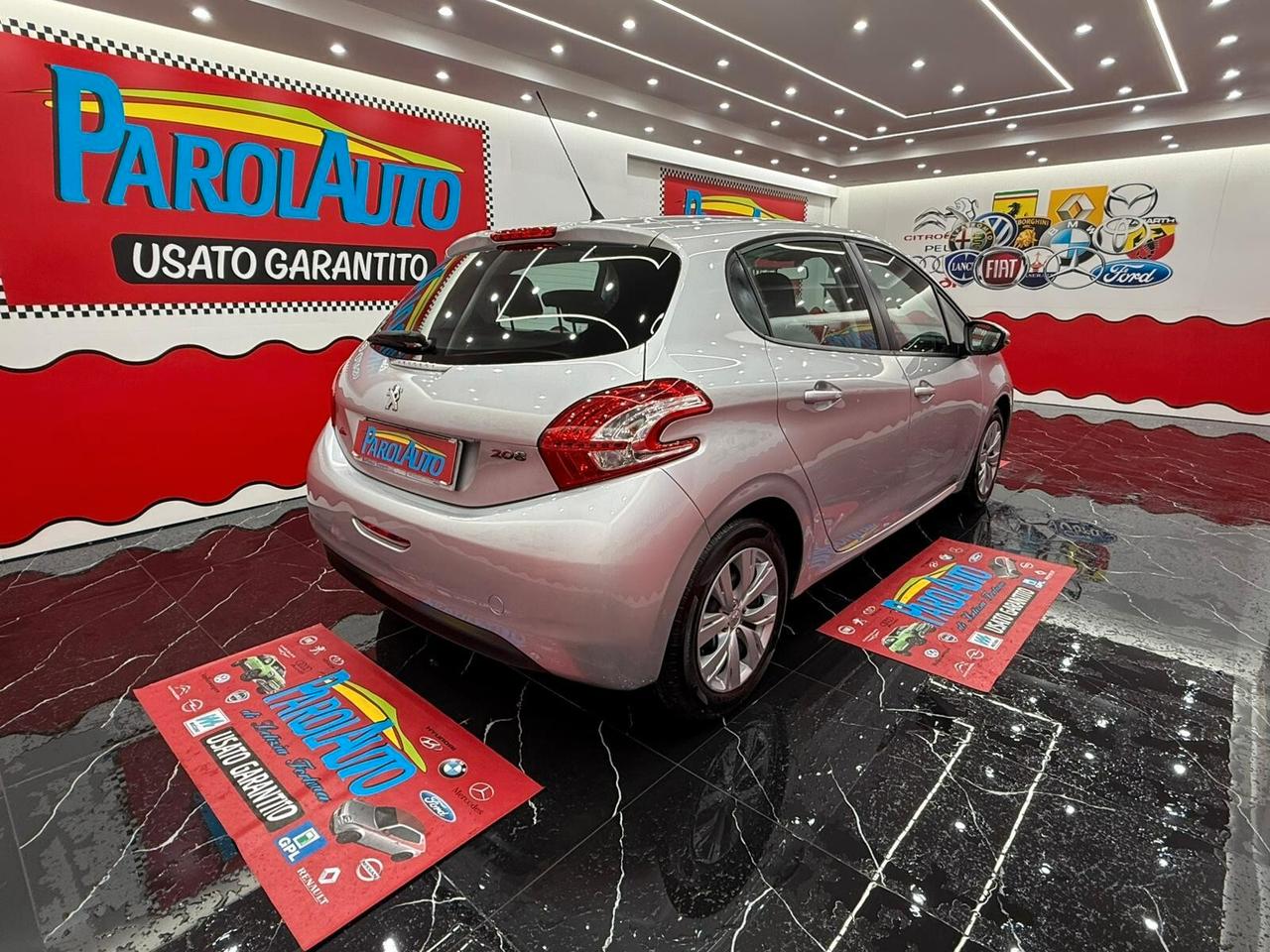Peugeot 208 1.4 HDi 68cv Allure - 2013