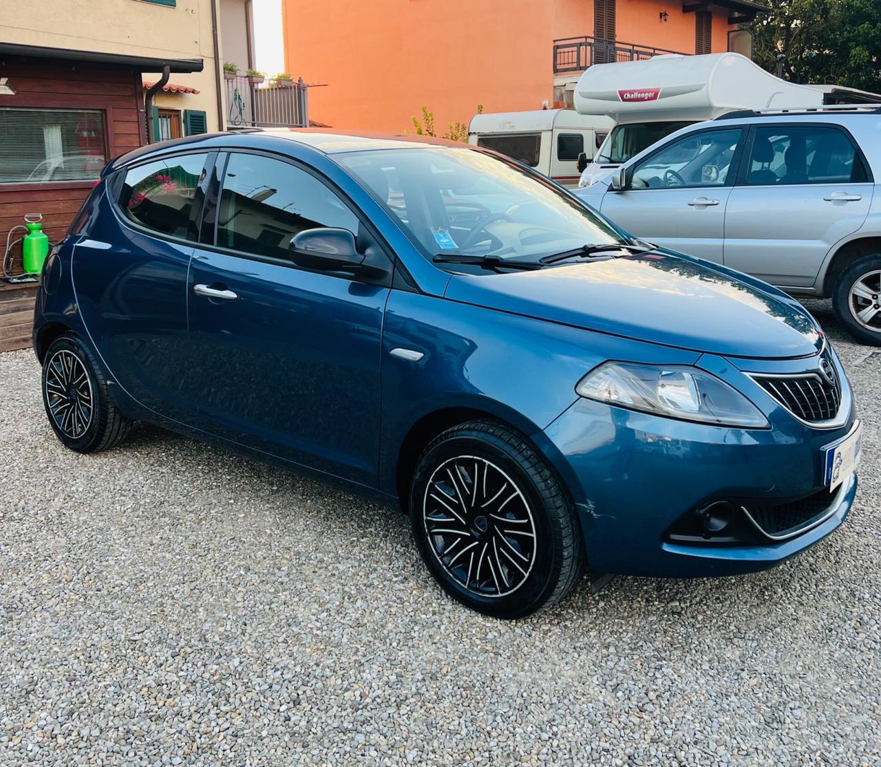 Lancia Ypsilon 1.0 FireFly 5 porte S&S Hybrid Silver