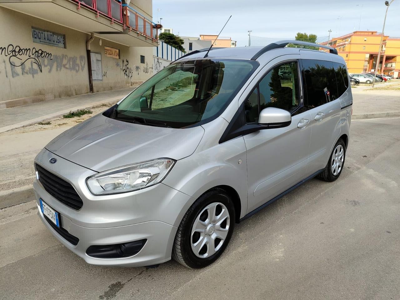 Ford Tourneo Courier 1.5 tdci 75CV VETTURA NUOVO!!