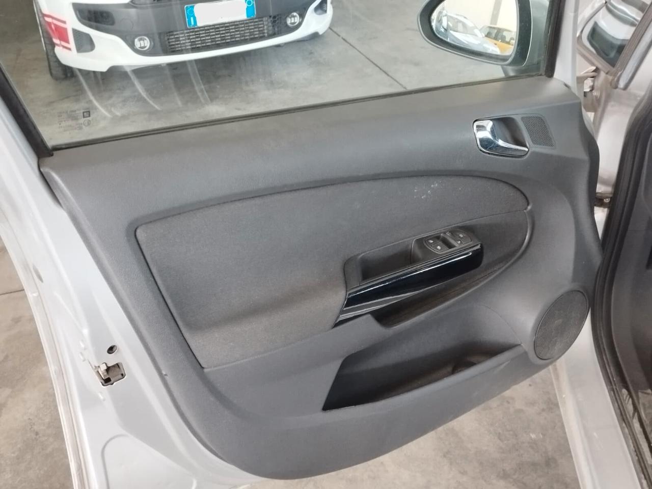 Opel Corsa 1.2 5 porte Cosmo