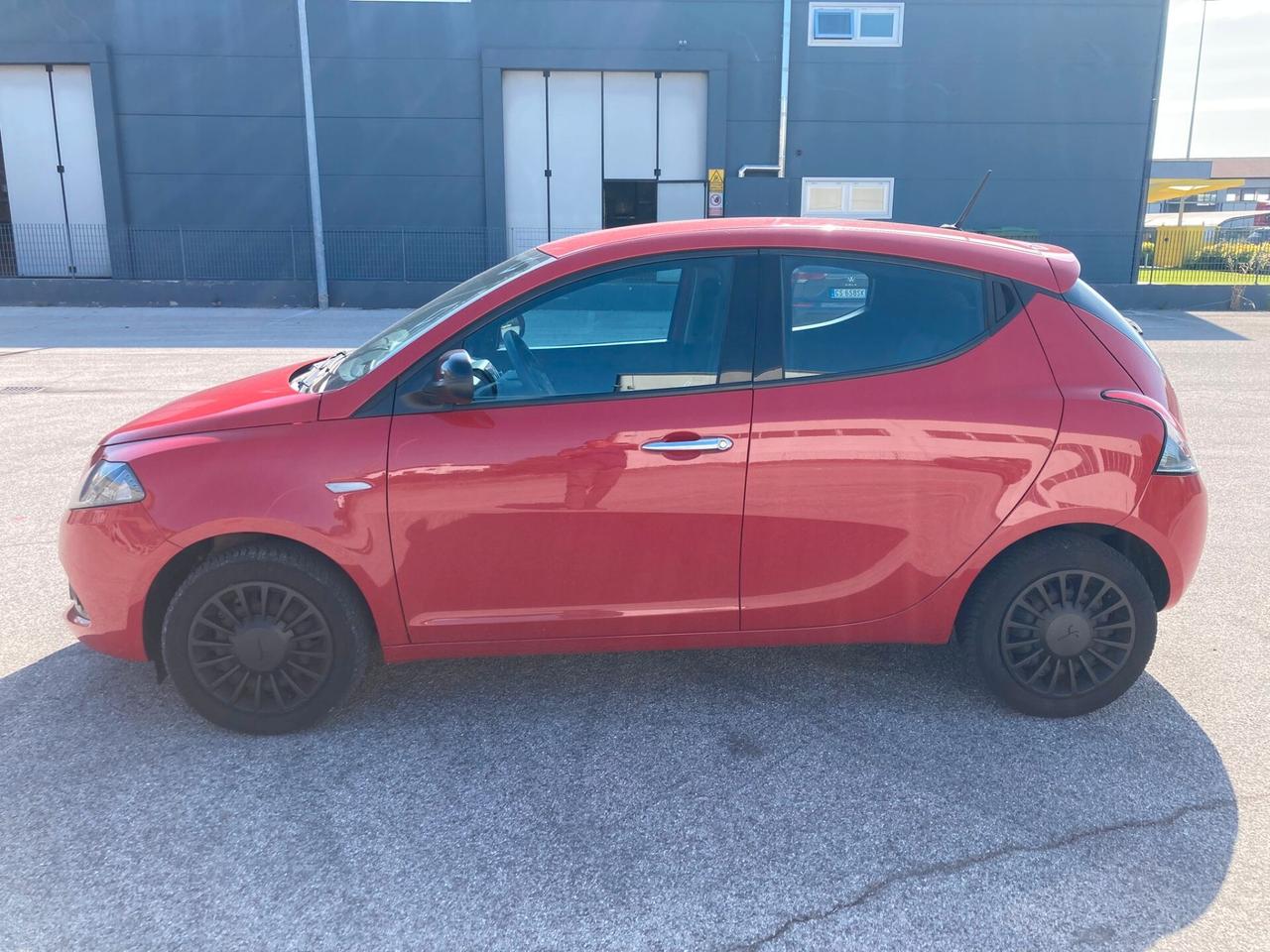 Lancia Ypsilon 1.2 69 CV 5 porte GPL Ecochic Silver