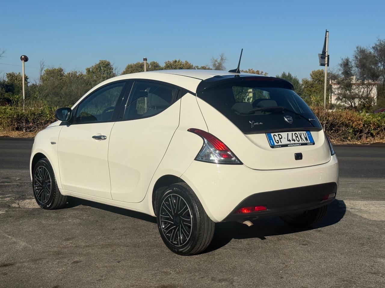 Lancia Ypsilon 1.0 FireFly Hybrid Gold Plus Bianca