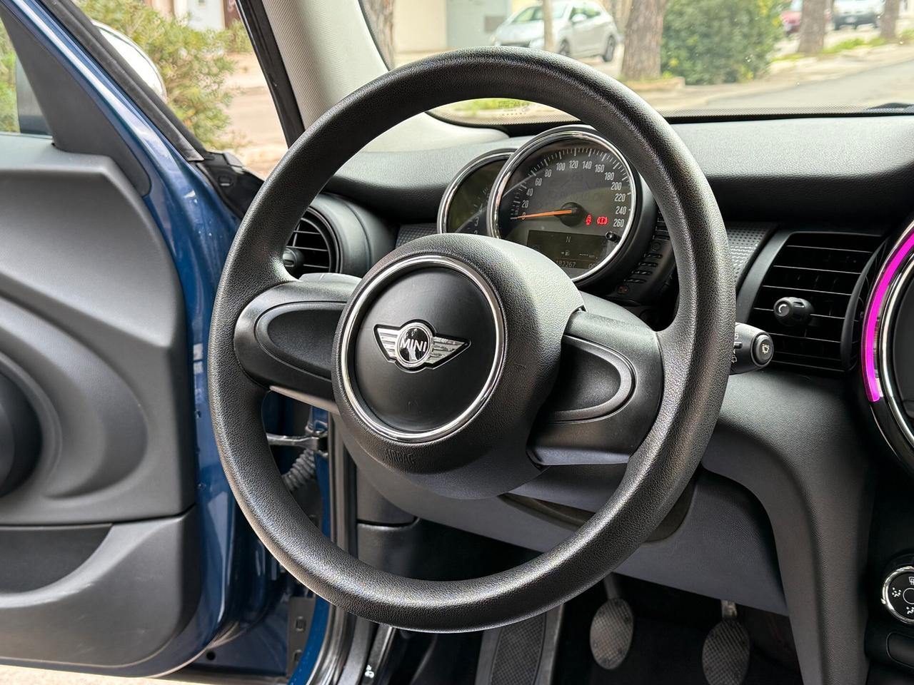 Mini 1.5 One D 95CV 5P *LUCI LED AMBIENT – 2016