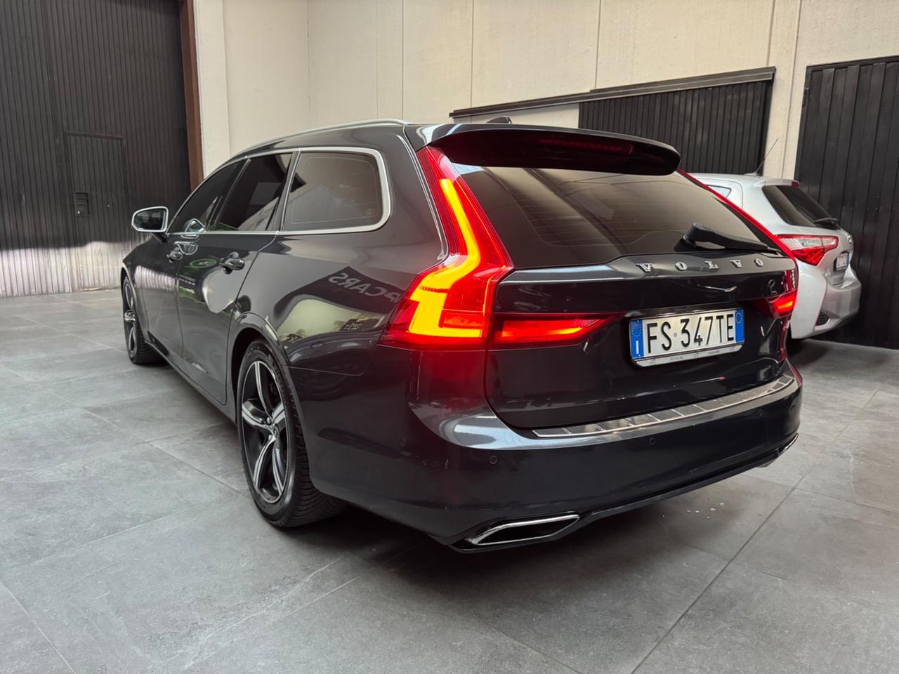 Volvo V90 D5 AWD Geartronic R-design