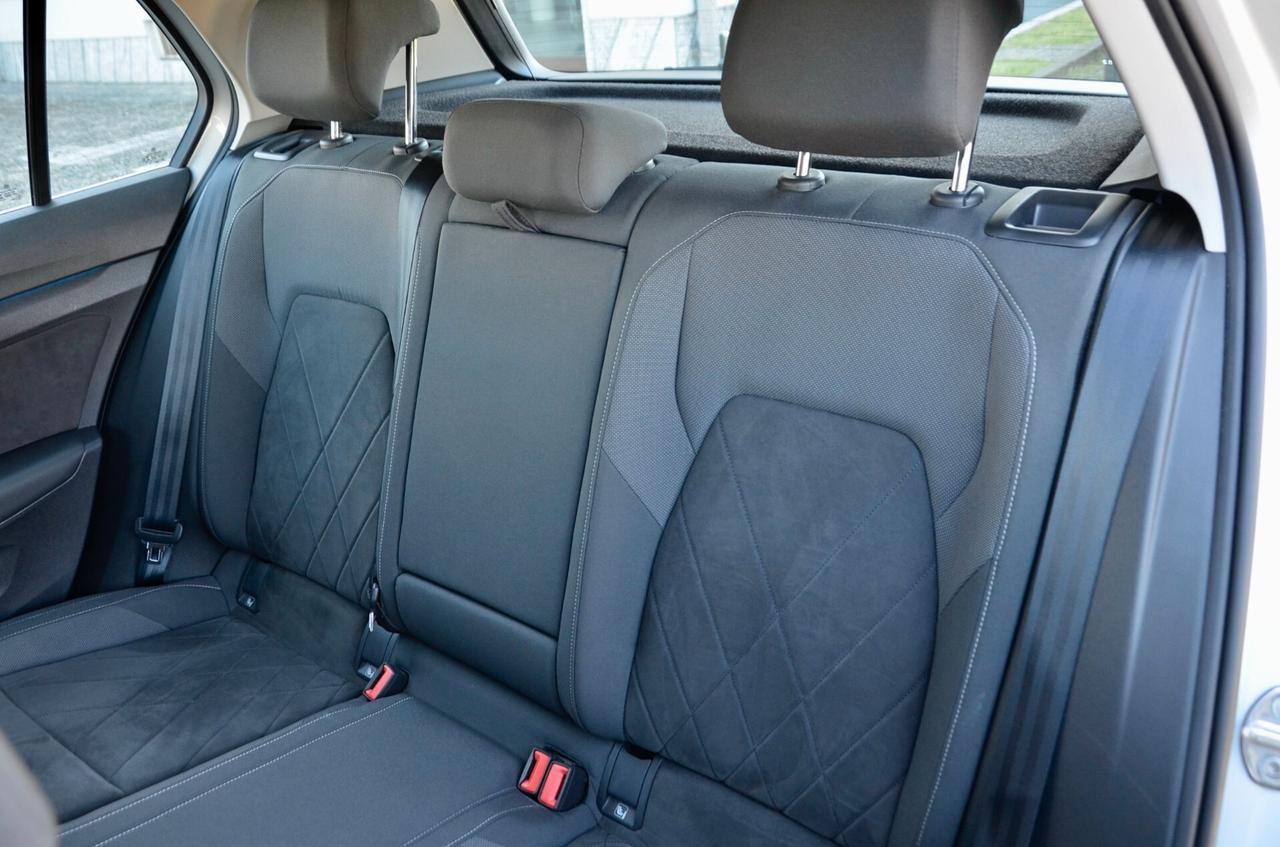 VOLKSWAGEN GOLF 1.5 TSI EVO STYLE 130cv 5p, UNICOPROPRIETARIO, UFF ITALIANA, SERVICE VW, BOLLO 1/27, IQ LED, RETROCAMERA, PERMUTE