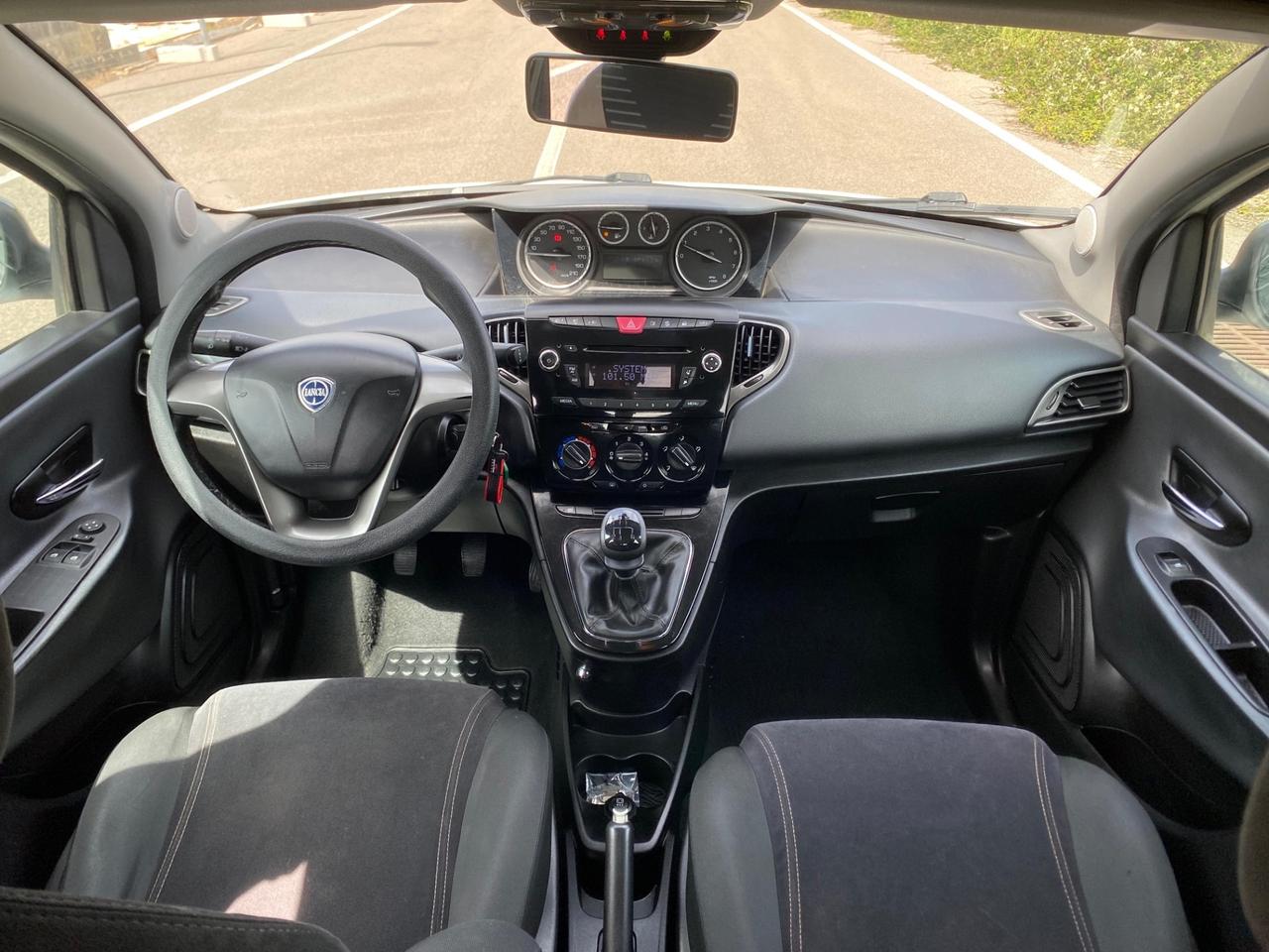 Lancia Ypsilon 1.2 69 CV Unyca
