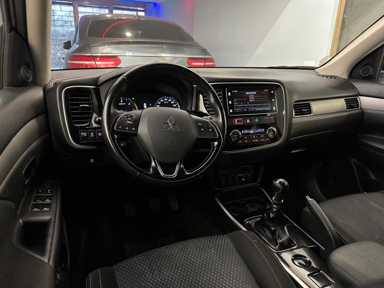 Mitsubishi Outlander 2.2 DI-D 2WD. Instyle