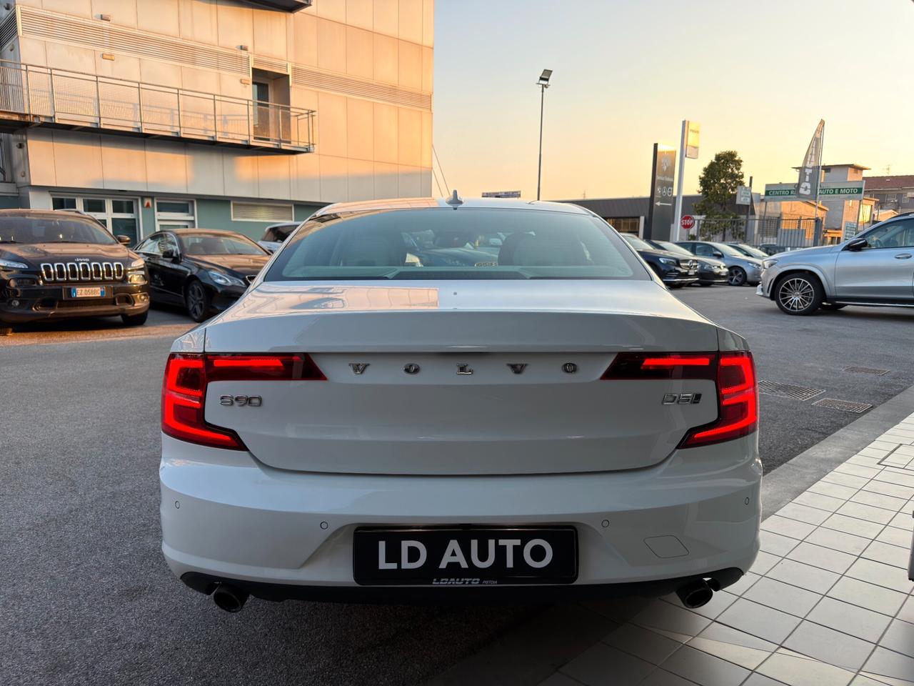 Volvo S90 D5 AWD Geartronic Momentum