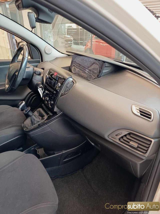 LANCIA Ypsilon 1.2 69 CV 5 porte S&S Platinum