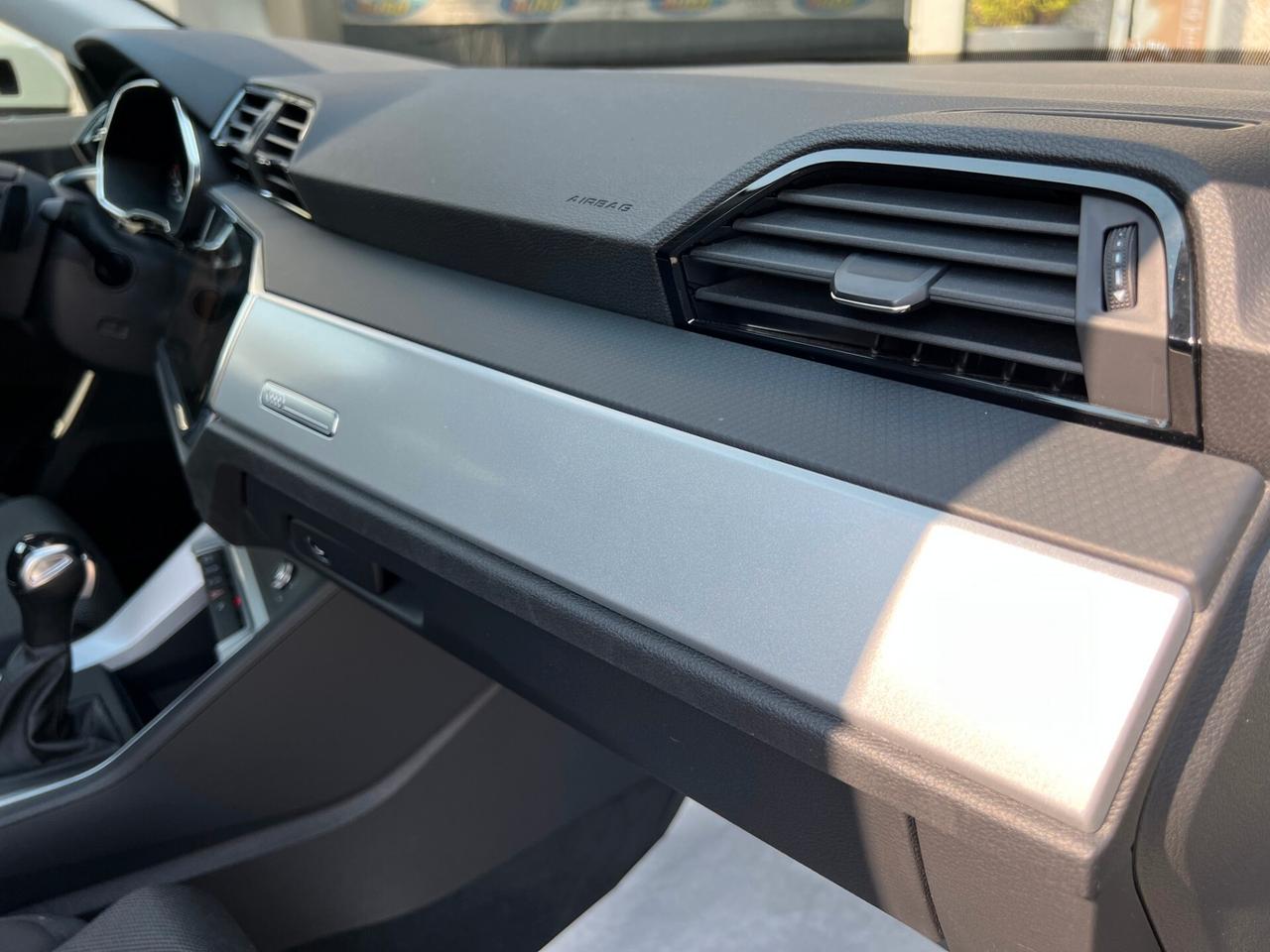 Audi Q3 SPB 35 TDI S tronic line edition - COLORE Argento Rugiada Metallizzato