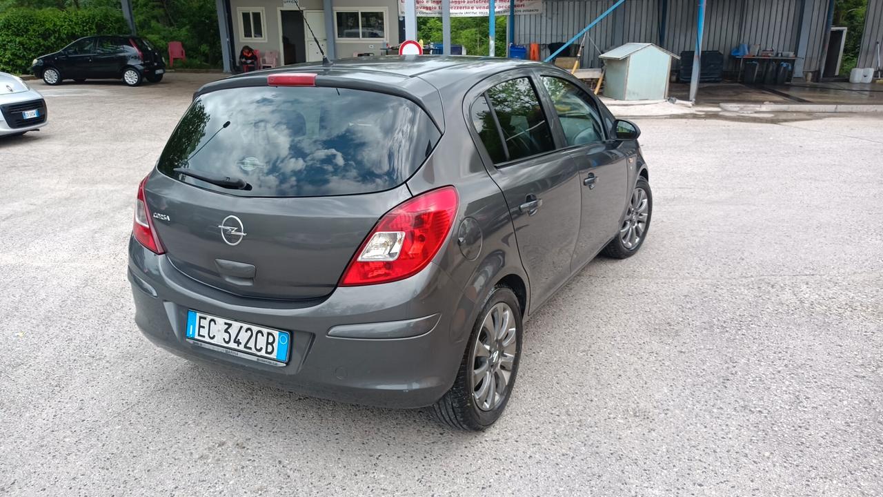 Opel Corsa 1.2 benzina GPL anno 2010 chilometri 170.000