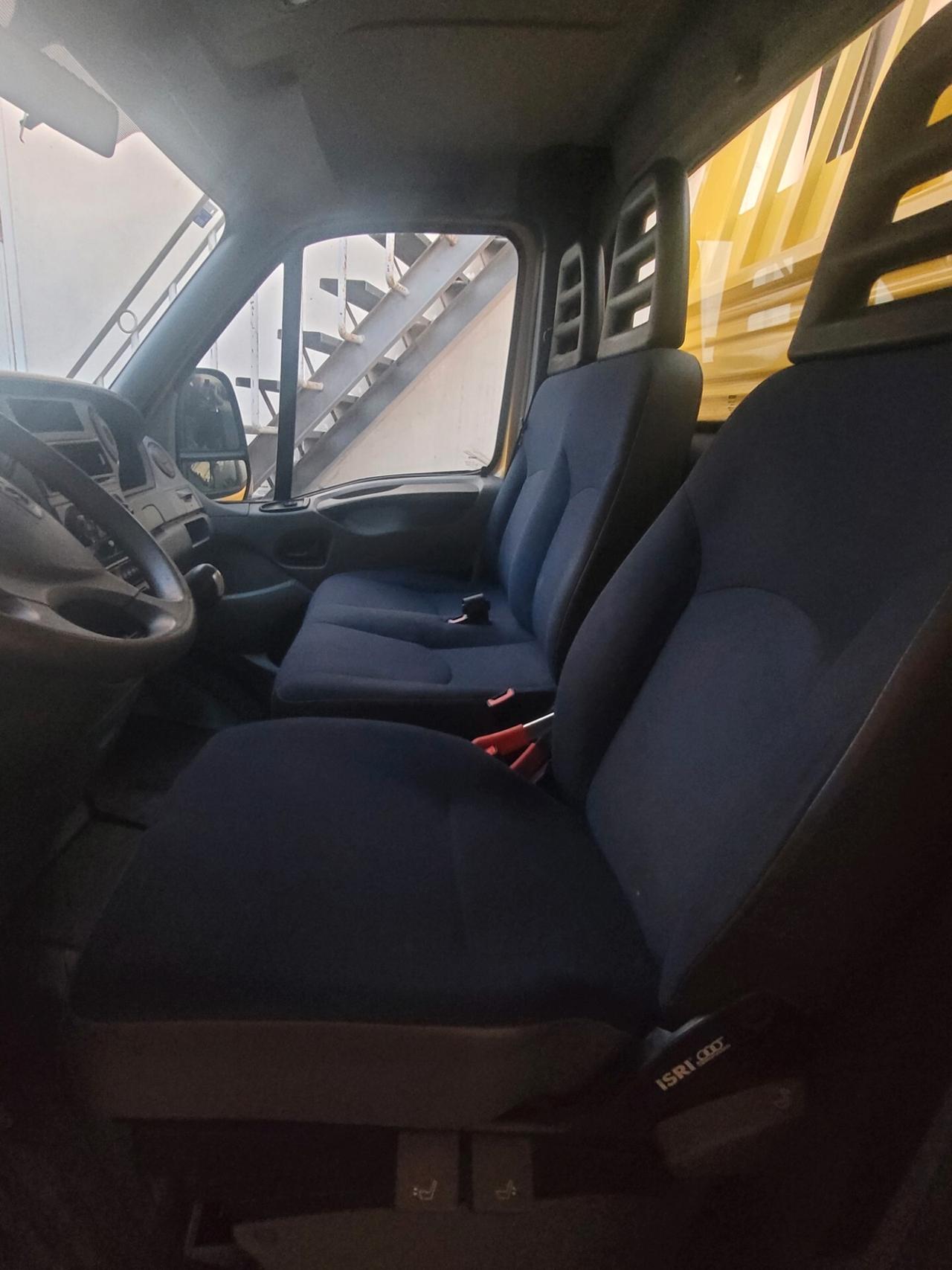 Iveco Daily con sponda caricatrice