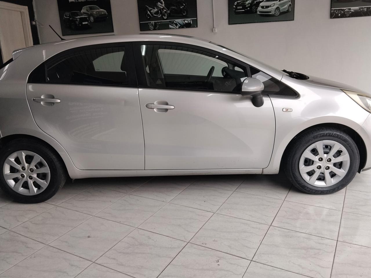 Kia Rio 1.1 diesel 75 CV 2013 CON GARANZIA