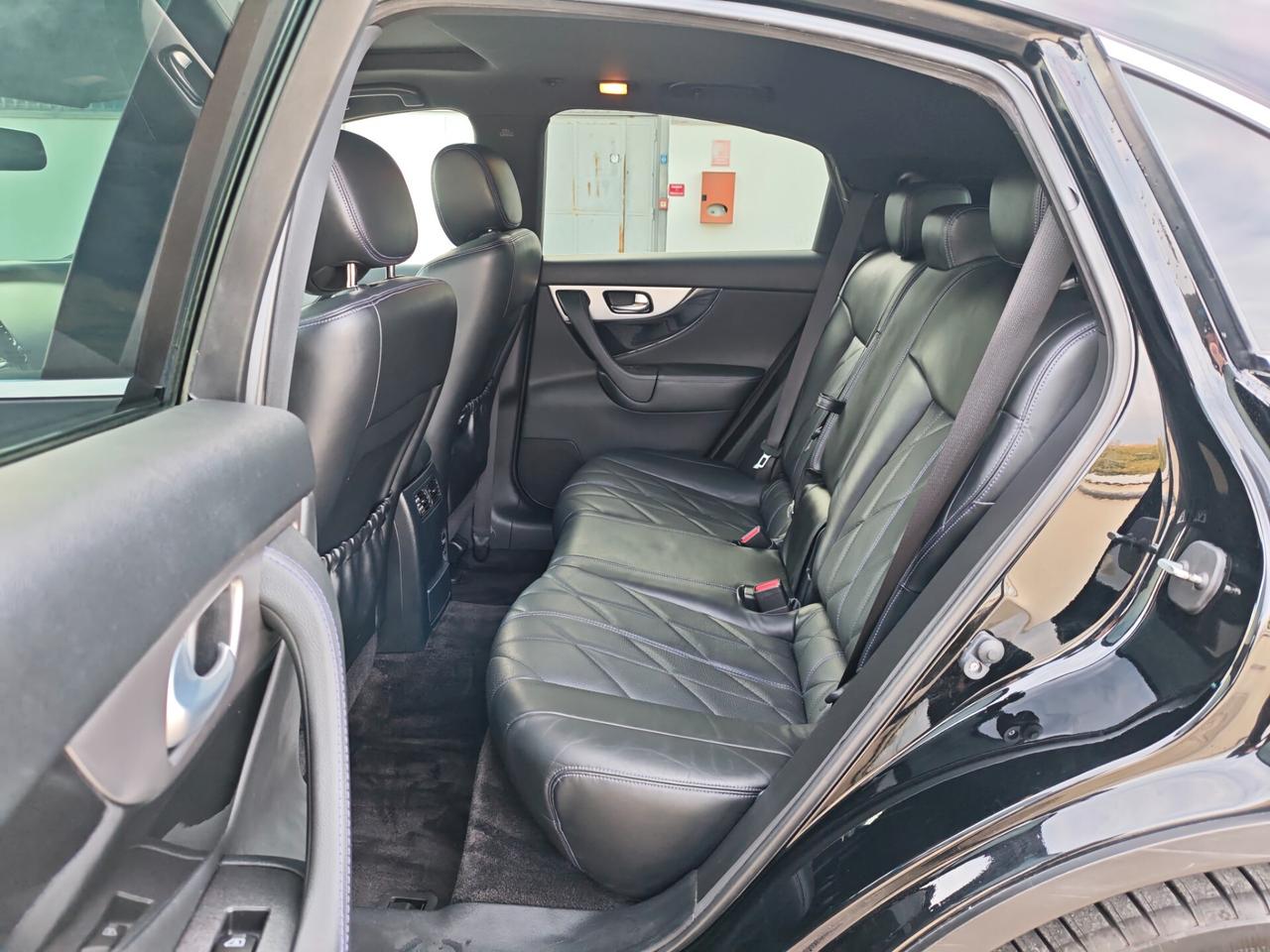 Infiniti QX70 3.0 diesel V6 AT S