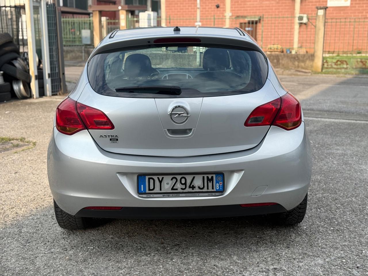 Opel Astra 1.8 16V VVT 5 porte Cosmo