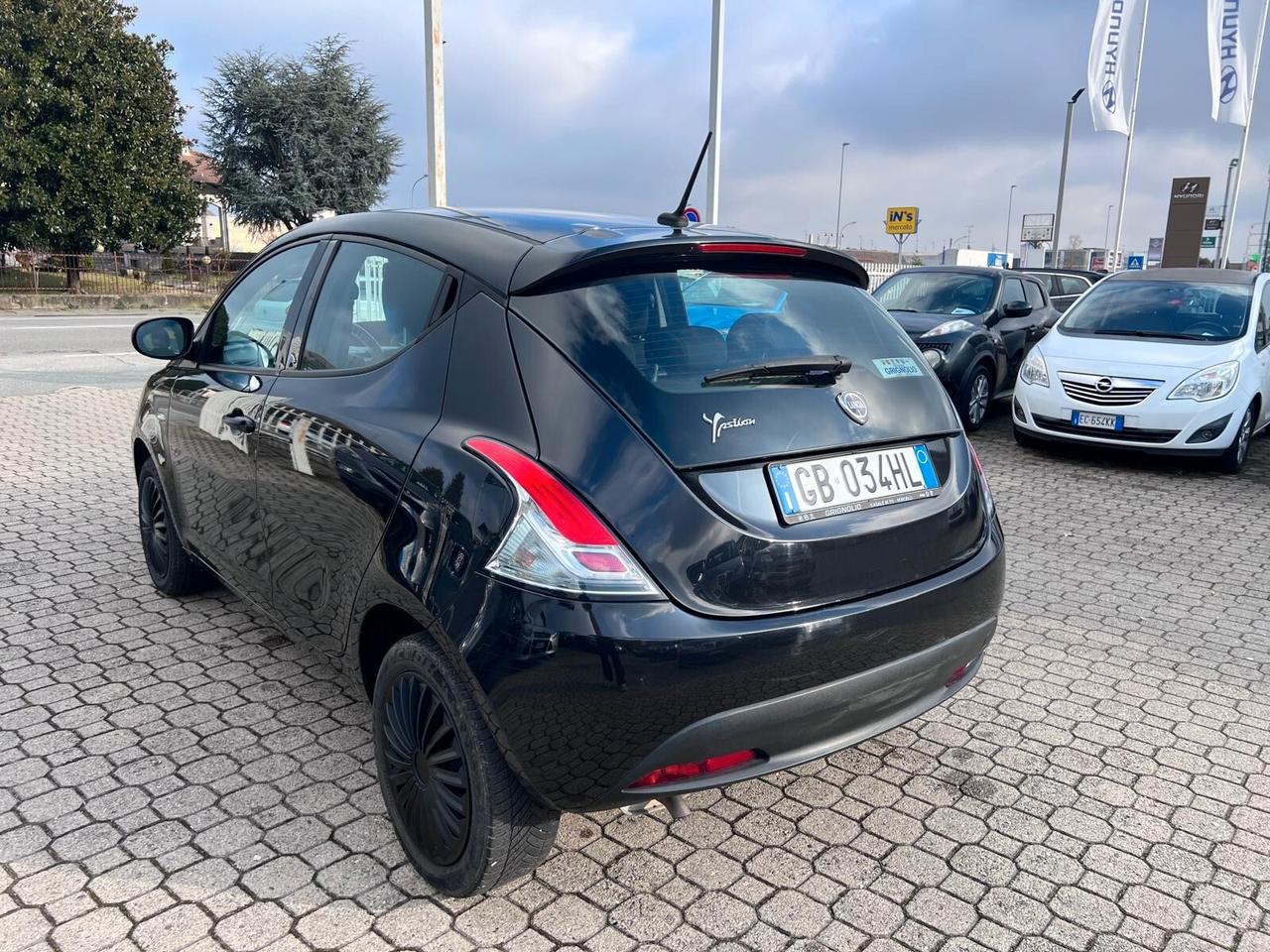 Lancia Ypsilon 1.2 69 CV 5 porte S&S Black and Noir