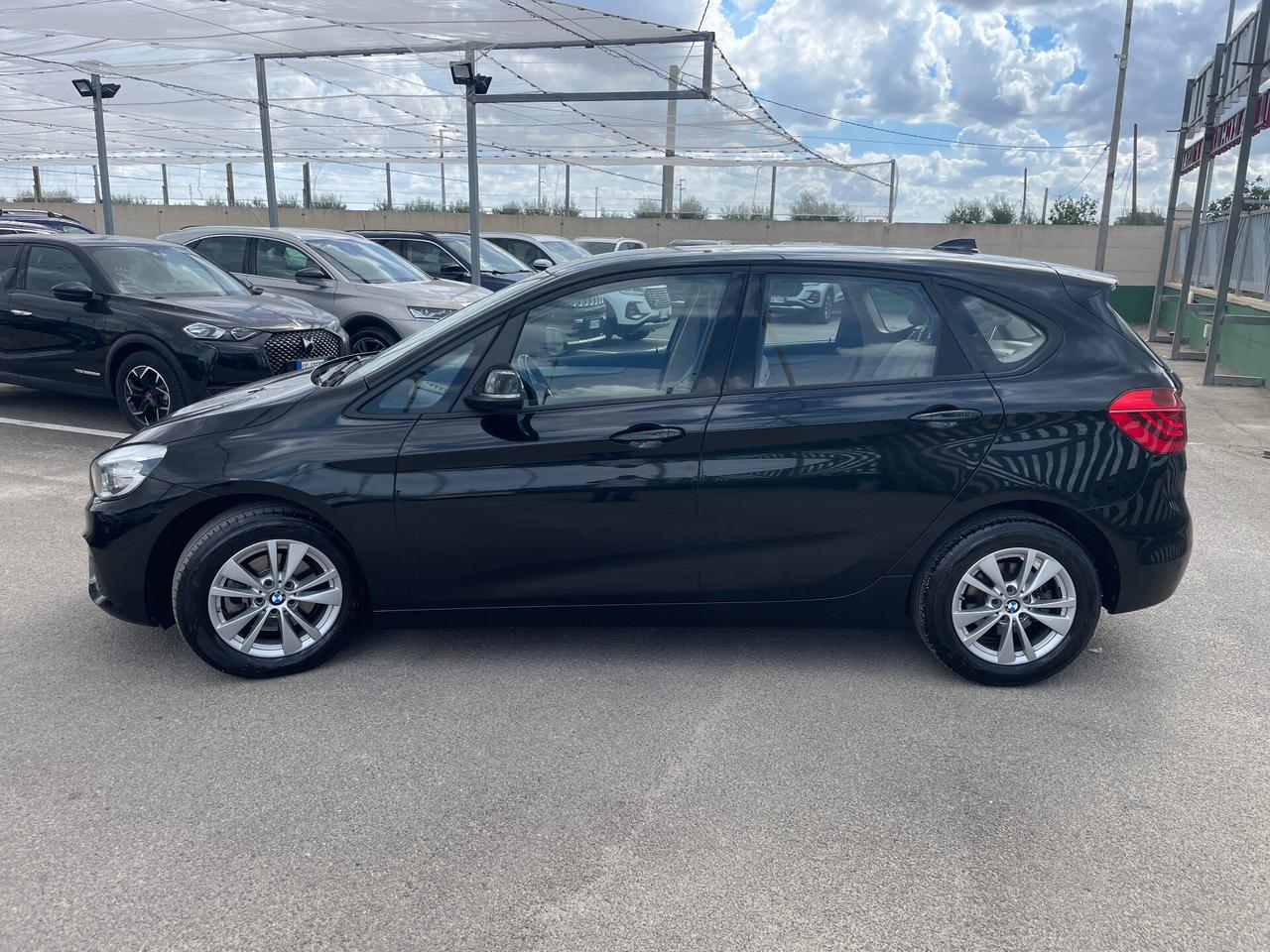 Bmw 218d Active Tourer Luxury auto-NAVI-RETRO-PELLE