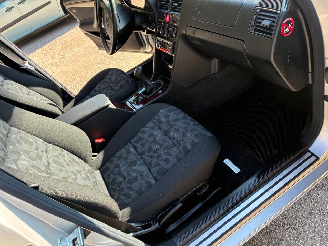Mercedes-benz C 180 benzina 24.000 km pari nuovo