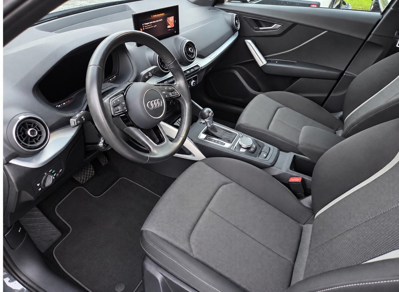 Audi Q2 35 TDI 2.0 Identity Black TETTO APRIBILE